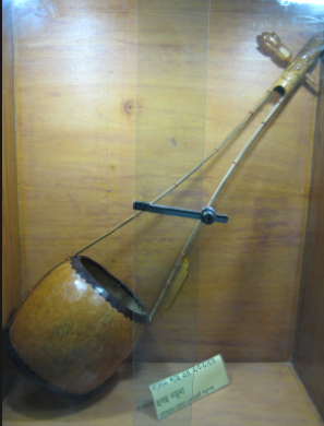 হাসন রাজার ব্যবহৃত একতারা;