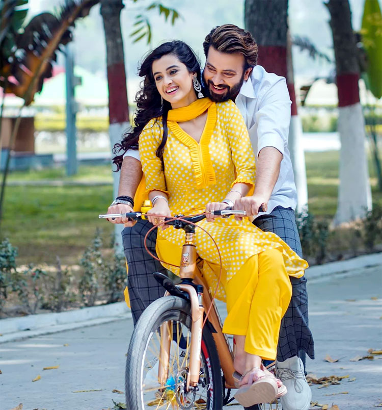 কলকাতায় ফিরেই অসুস্থ দর্শনা বণিক