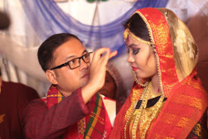 কনেপক্ষও সরাসরি সম্মতি বা অসম্মতি প্রকাশ করে না। সব কথাই হয় রূপক অর্থে