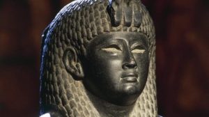 মিসরে পাওয়া ক্লিওপেট্রার মূর্তি